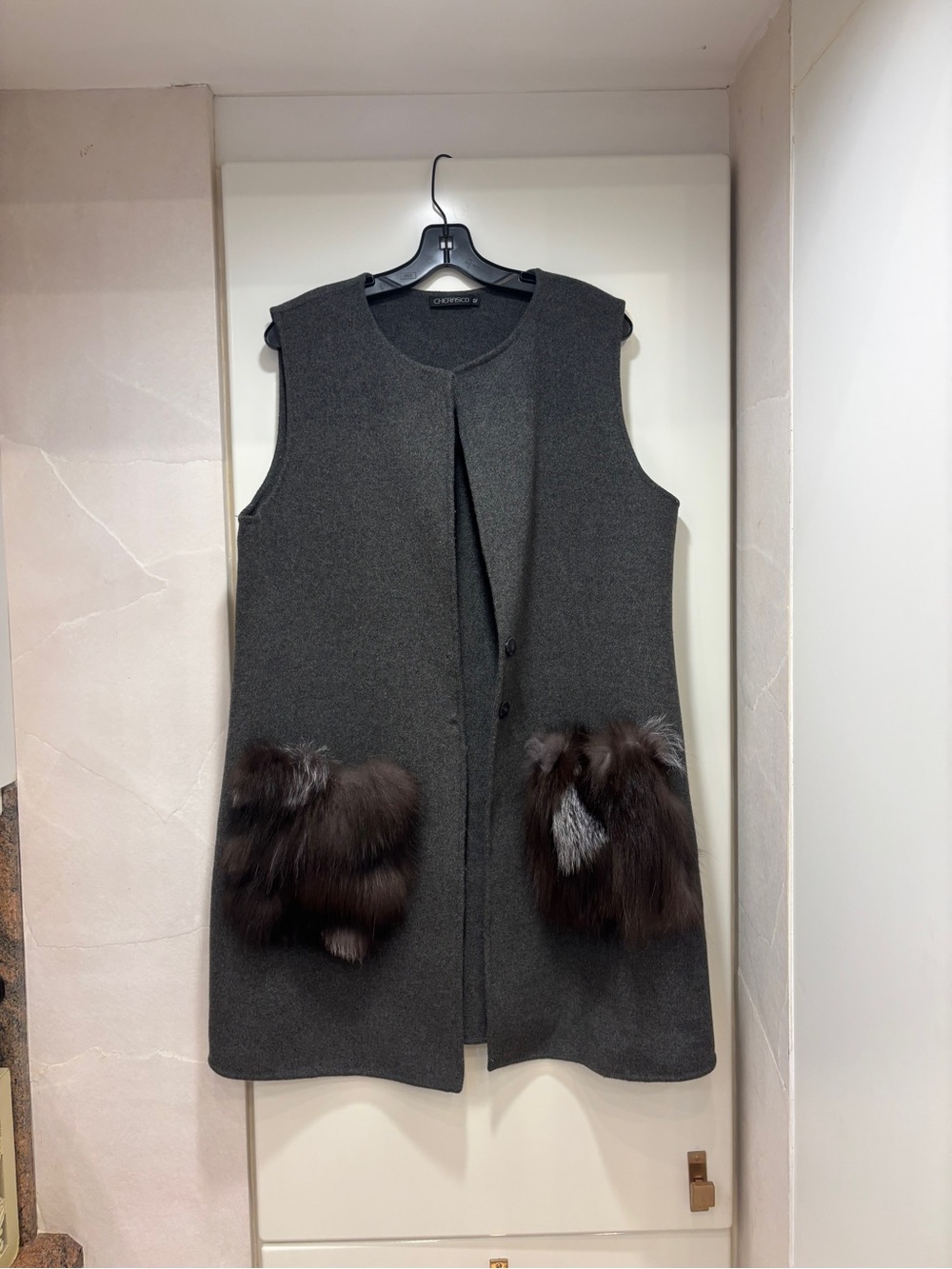 Sleeveless Dark Gray Coat Vest with Fur Patch Pockets